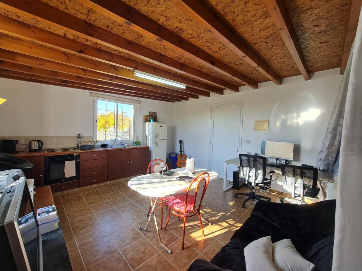 Spacious Studio In Yeroskipou Koloni エクステリア 写真
